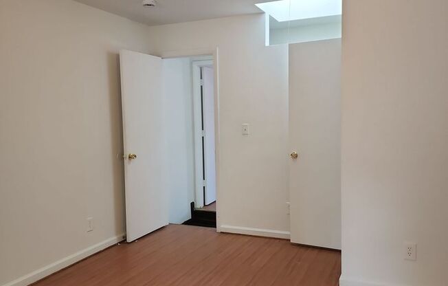 2 beds, 1 bath, $1,250