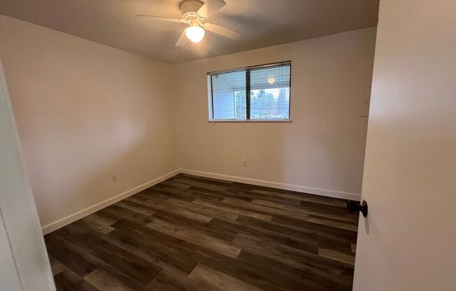 2 beds, 1 bath, 940 sqft, $1,398, Unit 34