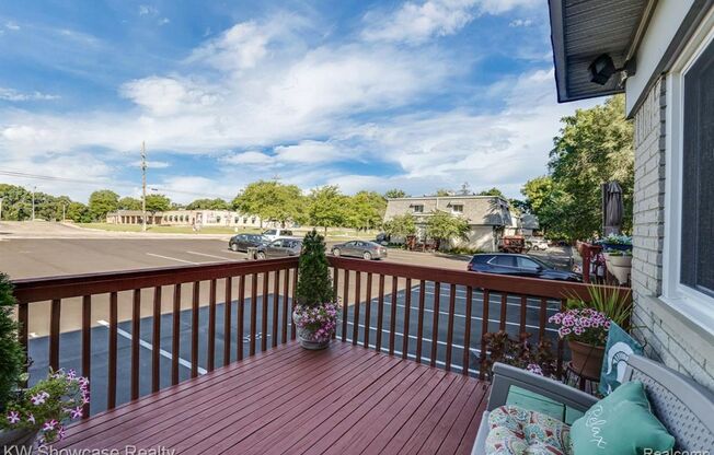 2 Bed townhouse with Gas and water included!