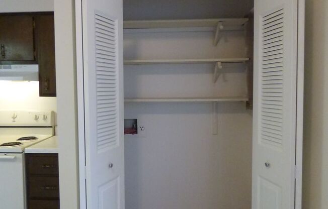 2 beds, 1 bath, 904 sqft, $1,025, Unit 48