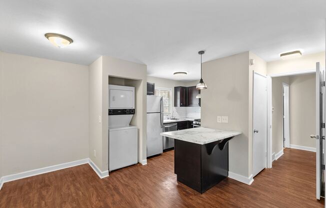 1 bed, 1 bath, 570 sqft, $1,050, Unit 6