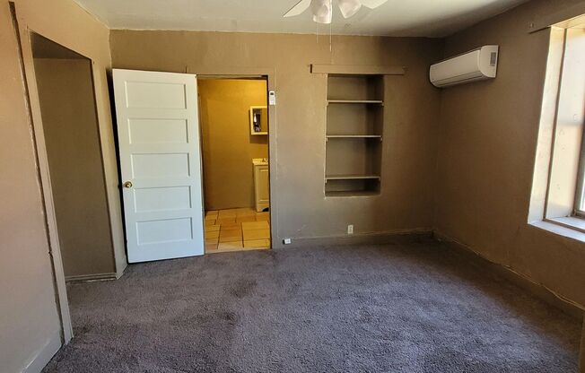 Cozy 2 Bed 2 Bath home located in the Heart of Las Cruces!