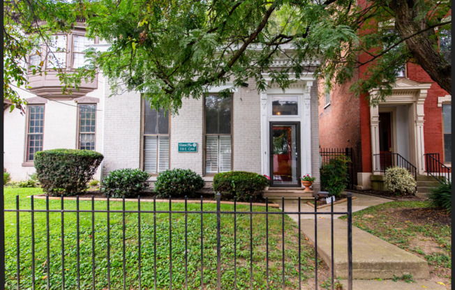 118 E Oak St #1