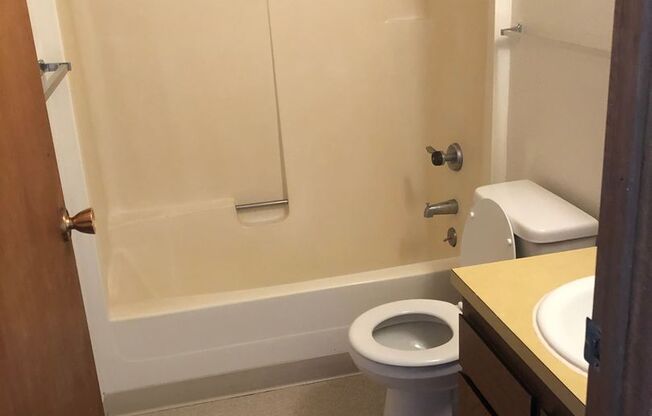 2 beds, 1 bath, 712 sqft, $995, Unit 41