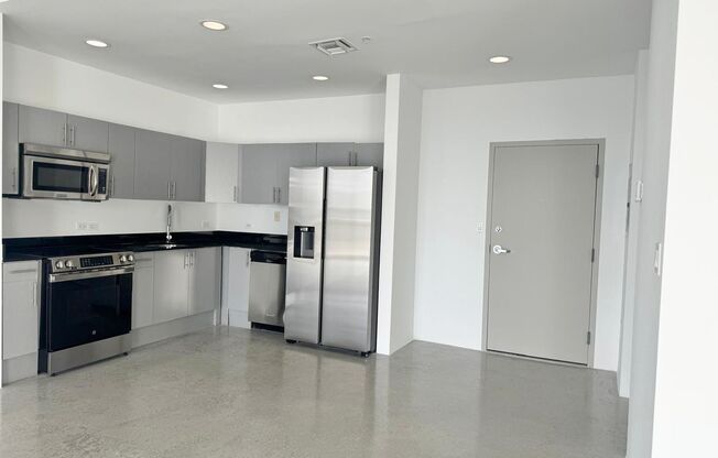 Studio, 1 bath, 962 sqft, $3,100, Unit Unit 904