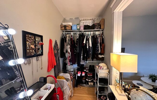 Studio, 1 bath, 300 sqft, $1,425, Unit Unit 605