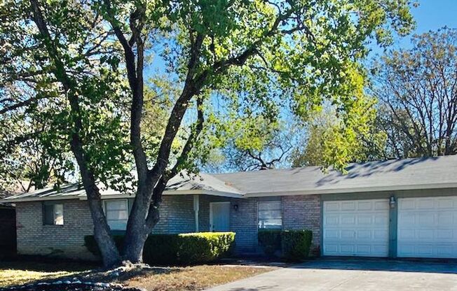 Beautiful 1 story - Great Central Location
