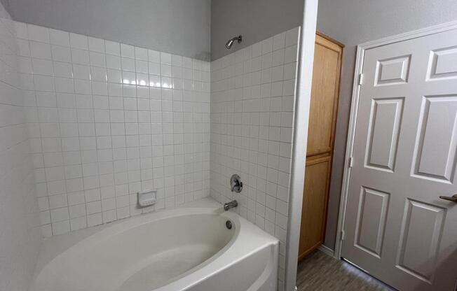 2 beds, 2 baths, 1,048 sqft, $1,500