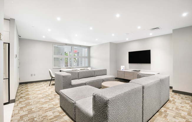 1 bed, 1 bath, 909 sqft, $5,900, Unit 28J