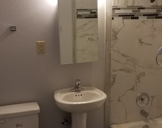 Studio, 1 bath, 475 sqft, $900, Unit 215