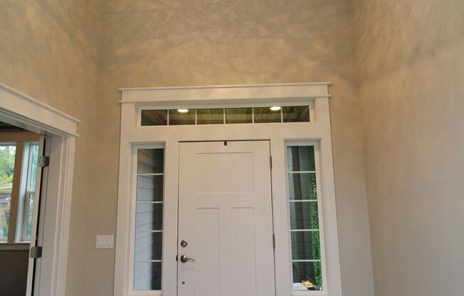 Gorgeous Modern Construction 4 Bed/2.5 Bath Home on Quiet Street