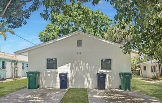 Updated Two Bedroom, One Bath Duplex located Near Downtown Palmetto