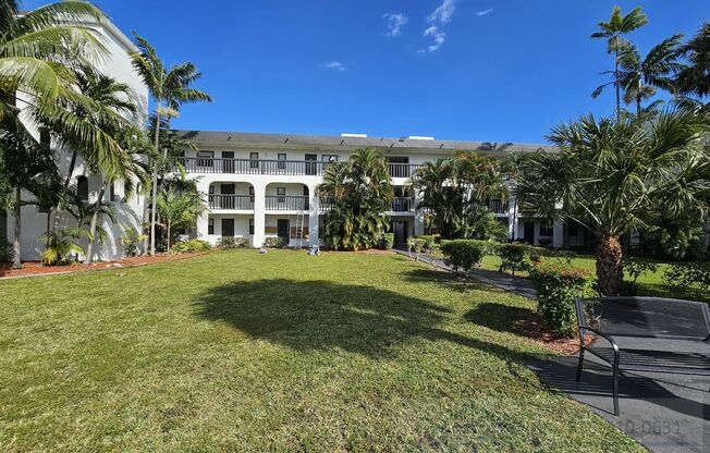 Oversized & Underpriced in Trendy Downtown/Riverside Park Ft Lauderdale - open Courtyard, Pool, Impact windows