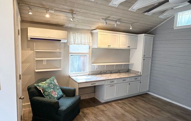 Adorable, Updated Studio in Old Northeast!