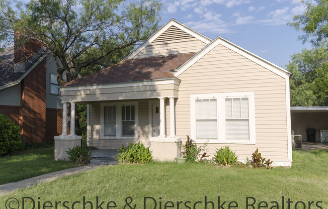 Precious Santa Rita Home! 3 Bedroom, 2 Bath over 1600 sq ft, DON'T MISS OUT!