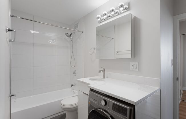 3 beds, 1.5 baths, 1,001 sqft, $3,250, Unit 6K