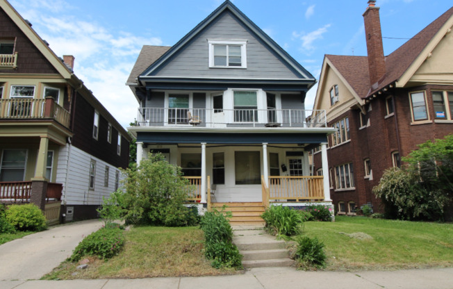 2837 N Frederick Ave