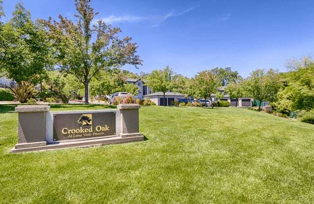 Crooked Oak Apartment Homes in Novato