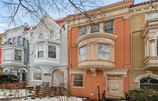 3 Bed 2.5 Bathroom - Capitol Hill Rowhome - Driveway For Parking