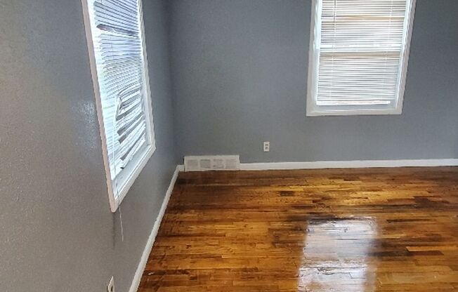 3 beds, 1 bath, $1,000