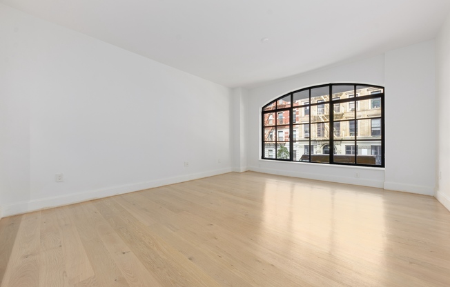 310 W 113 ST