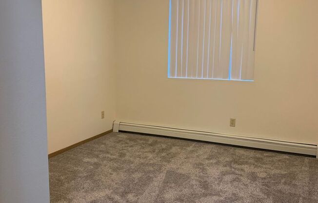 2 beds, 1 bath, $1,025, Unit 1704-102
