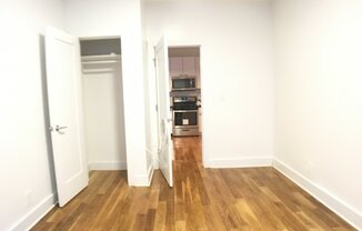 3 beds, 1 bath, $2,750, Unit 3E