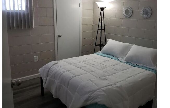 1 bed, 1 bath, 430 sqft, $805, Unit 037