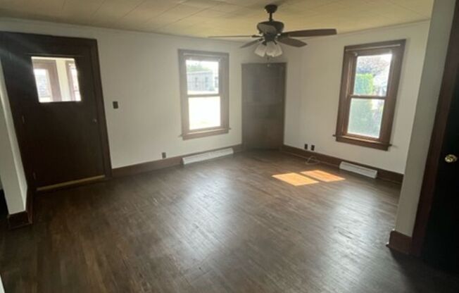 $1,250| 3Bd 1 Ba| 1812 17th St | Available 02/05/2025