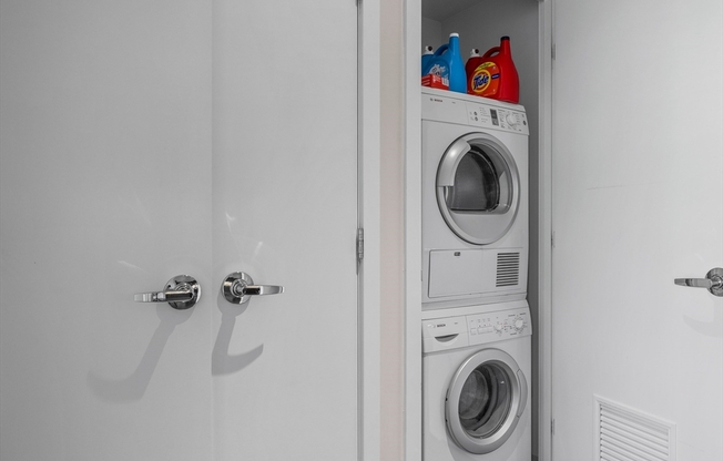 1 bed, 1 bath, 876 sqft, $4,250, Unit 19A