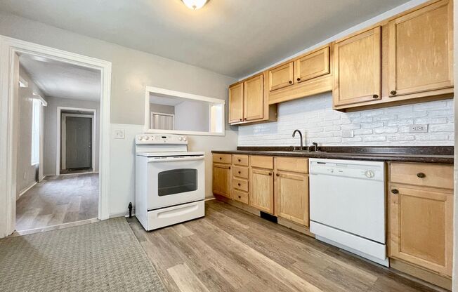 3 beds, 1 bath, $1,275