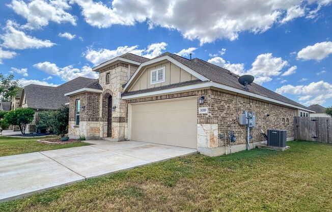 Contemporary 3-Bedroom Near Randolph AFB