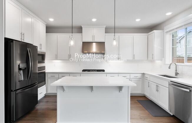 Luxury 4-Bedroom Home in South Cooper Mountain!