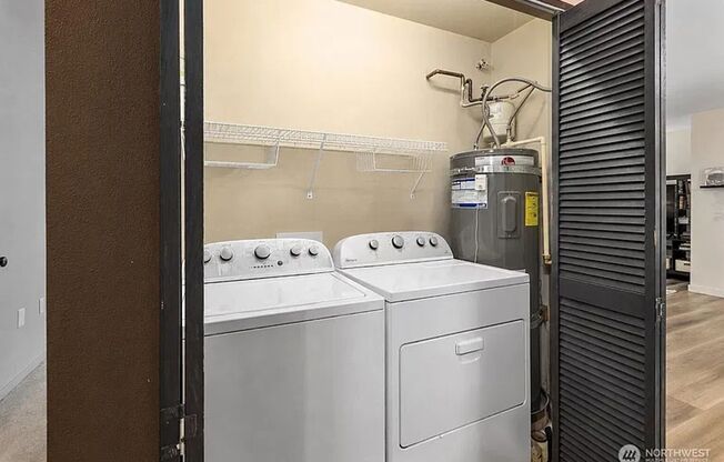 3 beds, 1 bath, $2,700, Unit UNIT 102