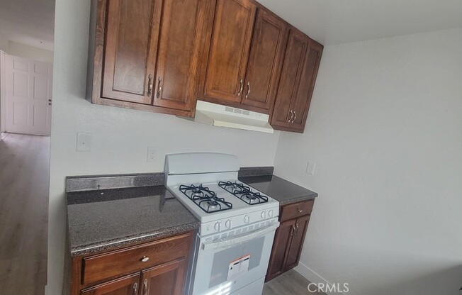 2 beds, 1 bath, 930 sqft, $2,600