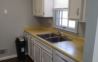 2 beds, 1 bath, $1,200, Unit 2