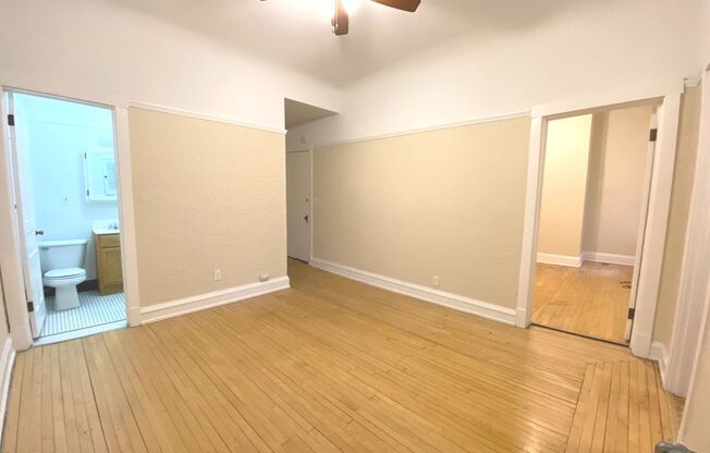 1 bed, 1 bath, $995, Unit 12