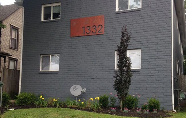 2 beds, 1 bath, $1,095, Unit 1332 D