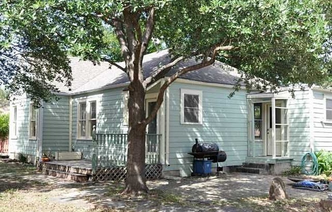 Charming Hyde Park Bungalow