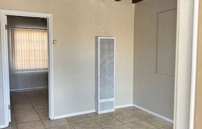 2 beds, 1 bath, 700 sqft, $1,070