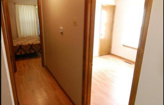 3 beds, 2 baths, $1,195