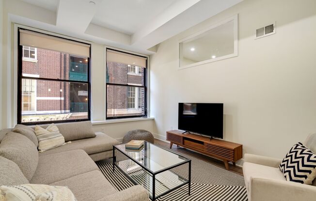 2 beds, 1 bath, 905 sqft, $2,695, Unit 813