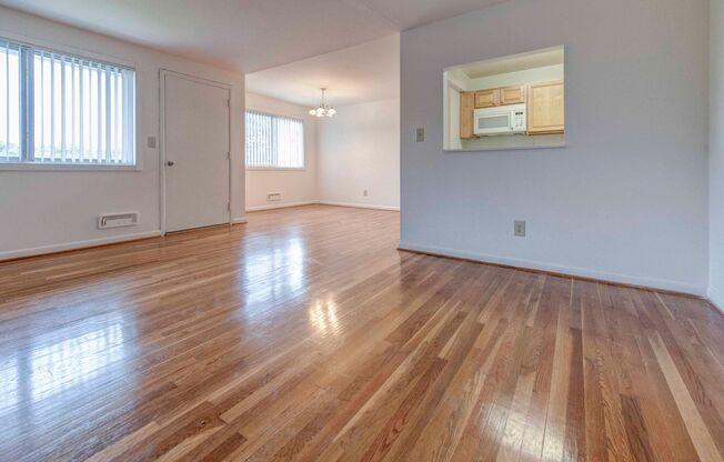 2 beds, 1 bath, 800 sqft, $1,425, Unit 2713-2C
