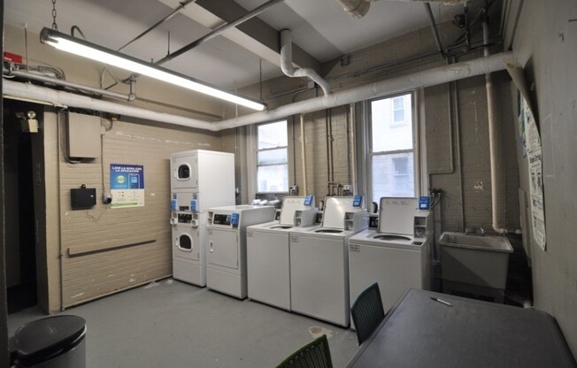 Studio, 1 bath, 328 sqft, $2,150, Unit 11