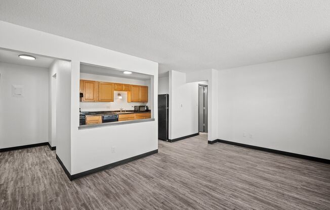 2 beds, 1 bath, 720 sqft, $905, Unit 01-017