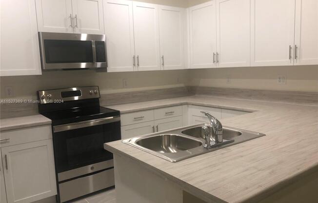3424 W 113 ST