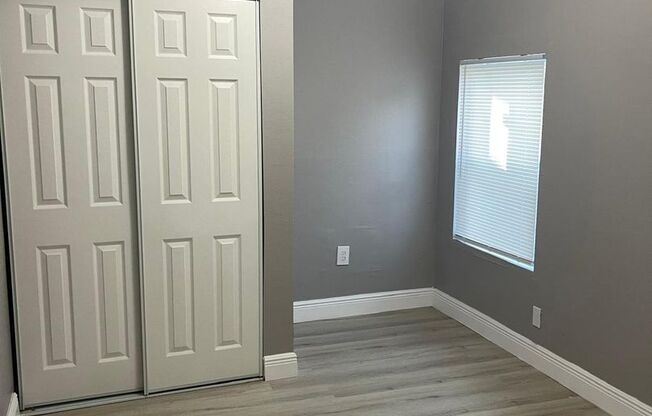 Charming 2-Bedroom Duplex with All Utilities Included – Near Disney Parks!