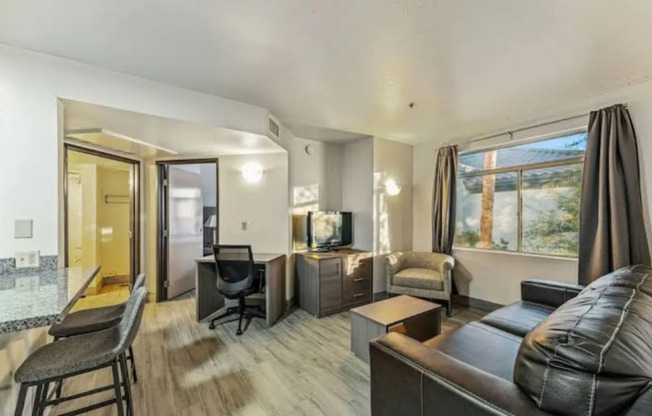 5858 W CHANDLER