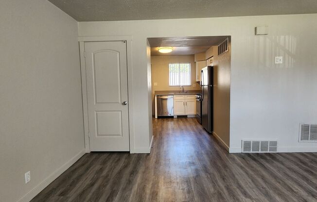 2 beds, 1 bath, 800 sqft, $1,295, Unit #40