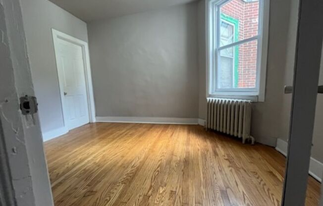 3 beds, 1 bath, $1,250